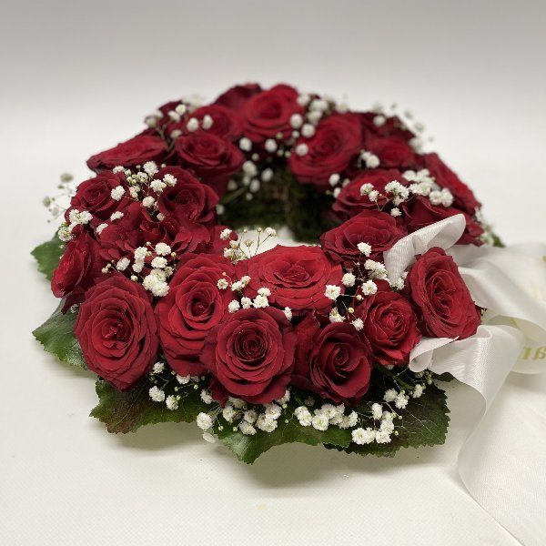 Blütenkranz mit roten Rosen Bild 1